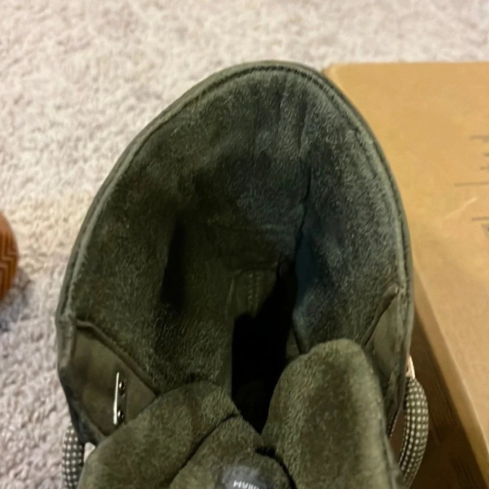 The North Face Yukiona Mid Winter snow Boots tarmac green new Women’s Size 6.5